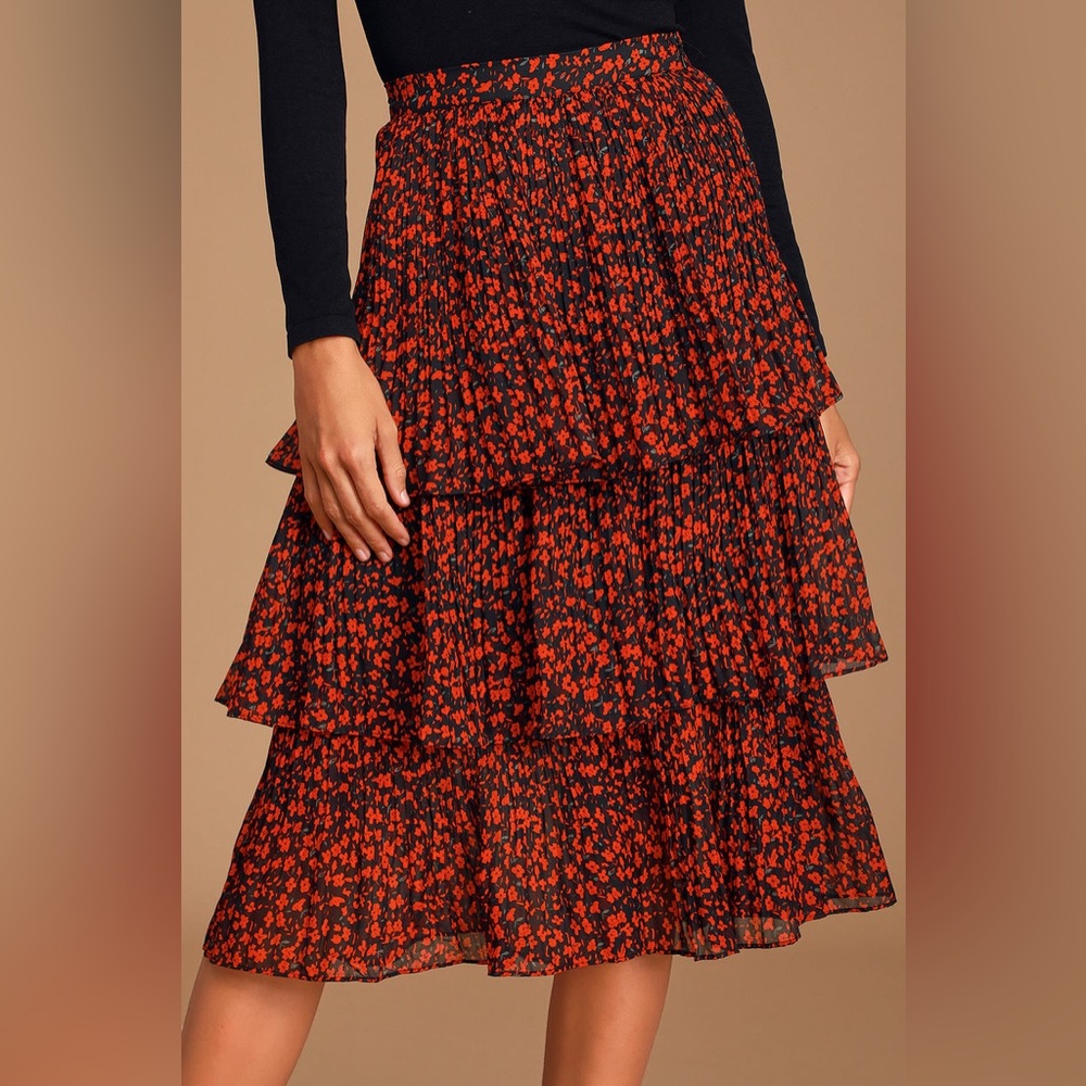 Lulus Duarte Black and Red Floral Print Pleated Tiered Midi Skirt Size Small
